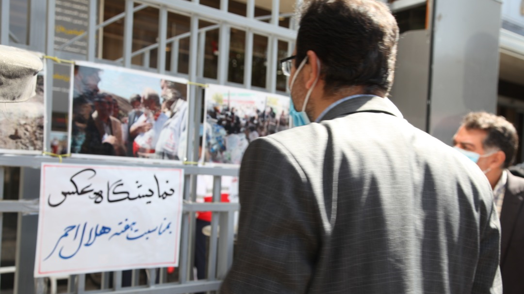 همزمان با هفته هلال احمر؛ نمایشگاه عکس امدادرسانی به زلزله زدگان ارسباران در آذربایجان شرقی برگزار شد